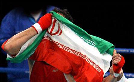 اهتزار پرچم ايران