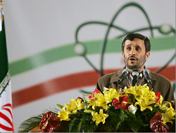 Ahmedinejad: Endüstriyel Nükleer Yakıt Üretiyoruz