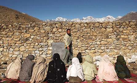 مدرسه دخترانه در افغانستان