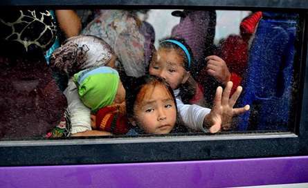 بر اثر درگيري هاي قومي جنوب قرقيزستان تاكنون بيش از 400 هزار نفر آواره اين خشنونت ها شده اند