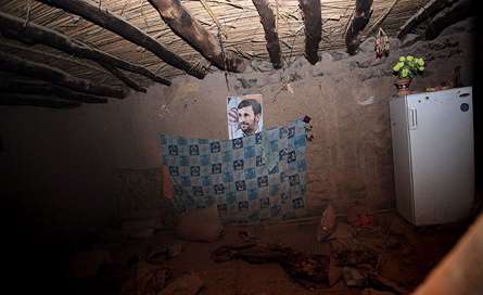 يکي از منازل مسکوني پس از زلزله در روستاي چاه قنبر شهرستان ريگان استان کرمان