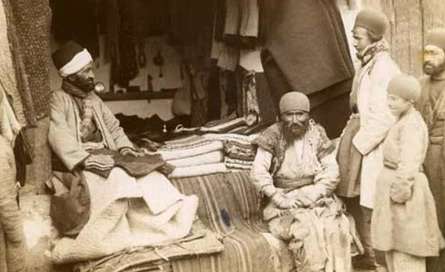 پارچه فروشي در بازار دوره قاجار