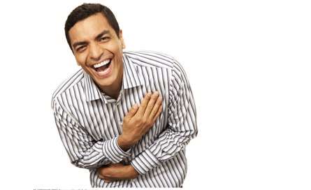 خیلی جدی و اخمو نباشید! کمی هم بخندید.