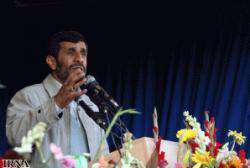 Le président Ahmadinejad et ses ministres sont arrivés dans la province de Fars