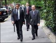 Nicolas Sarkozy et Raymond Soubie à Paris le 2 juillet 2007