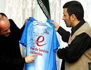 حمایت احمدی نژاد از مارادونا 
