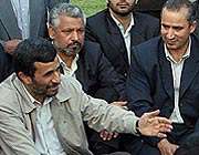 احمدی نژاد در اردوی تیم فوتبال 