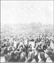 rassemblement de la foule pour assister aux apparitions le 13 octobre 1917