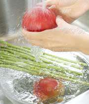 شستن میوه