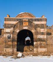 la vieille porte de pierre de khoy