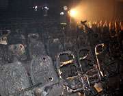 نمایی از سالن در آتش سوخته ی سینما جمهوری 