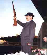 صدام حسین در یک برنامه تبلیغاتی