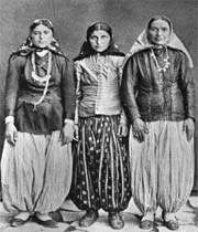عکس قدیمی سه زن( این سه زن دخترهای مورد نظر نیستن)