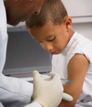 زدن واکسن به کودک