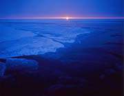 midnight sun in antarctica by babak amir-tafreshi