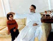 notre cher et défunt imam khomeiny que dieu l’agrée