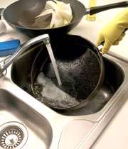 شستن ظروف چدنی