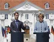 الرئيس الروسي دميتري مدفيديف والمستشارة الالمانية انغيلا ميركل 