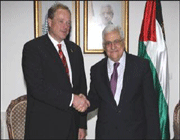 وزير التنمية الالماني ديرك نيبل و محمود عباس