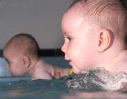 شنای نوزادان 