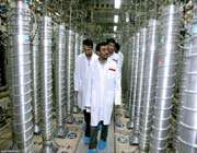le président ahmadinejad visite des installations nucléaires en iran