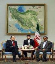 le président iranien et l’ambassadeur du pérou 