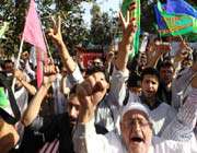 des iraniens manifestent contre les etats-unis