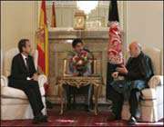 رئيس وزراء اسبانيا خوسيه ثاباتيرو والرئيس الافغاني حامد کرزاي