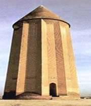 tour funéraire de qhabous bin voshmgir, construite en 1007- l’intérieur de la tour contient des décorations de style muqarnas