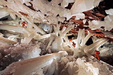 20110116182631375 crystal cave 1 شیشه ای ترین غار دنیا! + عكس