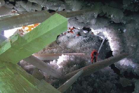 20110116182631687 crystal cave 15 شیشه ای ترین غار دنیا! + عكس