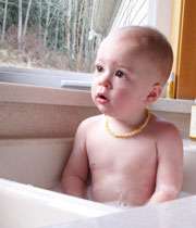 کودک در حمام