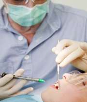 تزریق آمپول بی حسی در دندانپزشکی