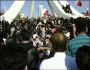 عشرات الاف البحرينيين يحتشدون مجددا