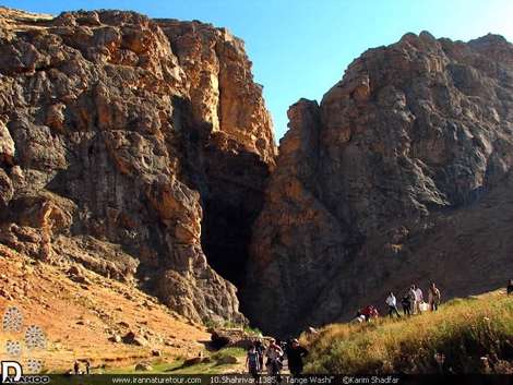 سفر به دنیای آبشار و صخره