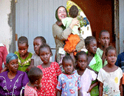 iranian actress, katayoun riahi visits somali refugees