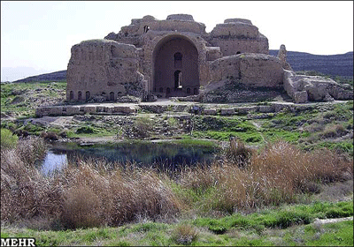 اردشیر بابکان کجا تفریح می کرد؟