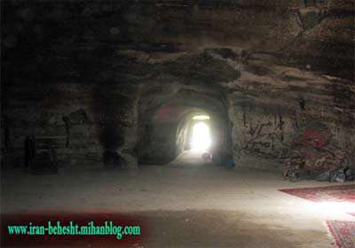 مسجدی در دل غار