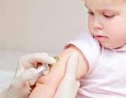 تزریق واکسن به کودک
