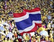 tayland başbakanı, gösterilerden korkarak kayıplara karıştı