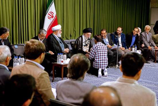 دیدار شاعران با رهبری