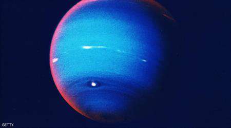 اكتشاف جرم غامض خلف الكوكب الأزرق