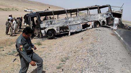أفغانستان.. قتلى في اصطدام حافلة ركاب بصهريج وقود