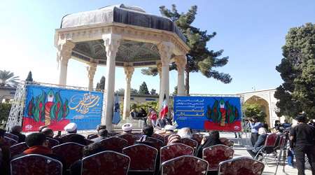 شعر انقلاب اهل خودنمایی نیست