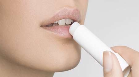 با لب های ترک دار دیگر زیبا نیستید!
