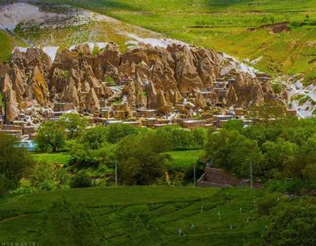 قرية كندوان السياحية تحفة فنية منحوتة بين الصخور 