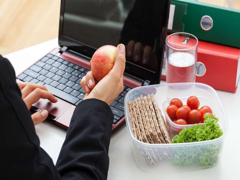 نتیجه تصویری برای مواد غذایی مفید برای مشاغل کم تحرک