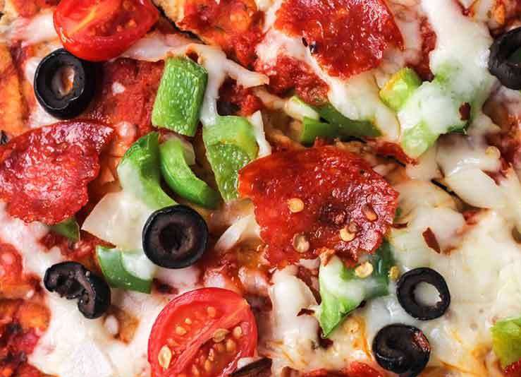 آشنایی با روش تهیه‌ی پیتزا کوینولا– بدون گلوتن