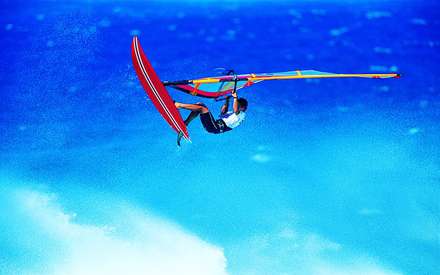 موج سوراي با بادبان