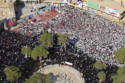 تصاوير هوايي از استقبال مردم قم از رهبر انقلاب